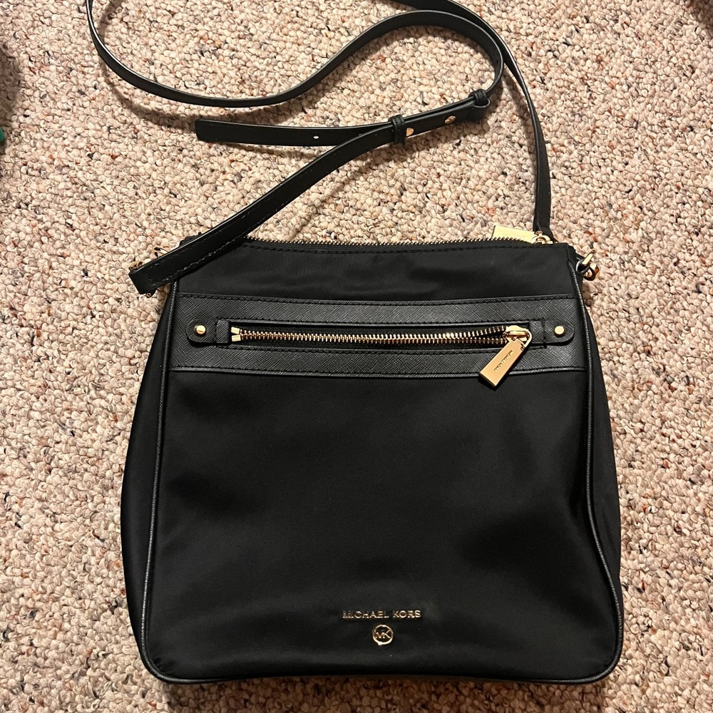 Michael kors cross body (nylon)